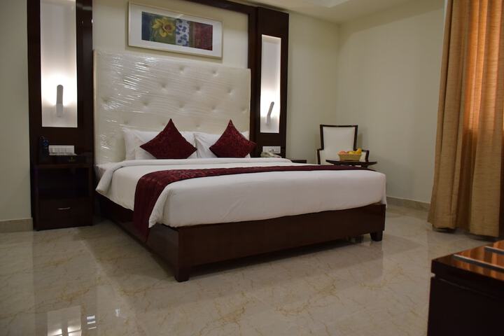 Room 16 of 28