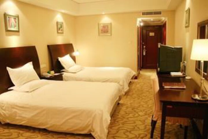 Room 9 of 23