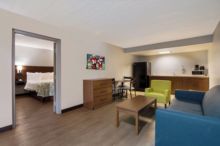Suite 2 Queen Beds (1 of 21)