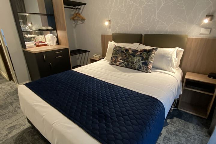 Room 42 of 116