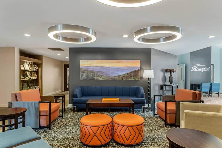 Entrance & Lobby