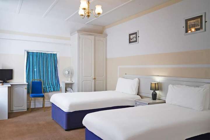 Room 4 of 72
