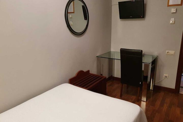Room 14 of 93