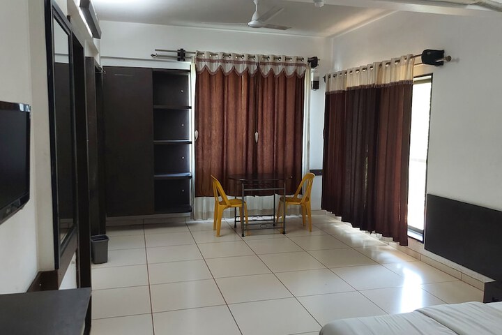 Room 33 of 65