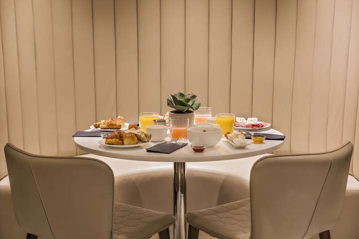 Breakfast/Coffee Service 31 of 38