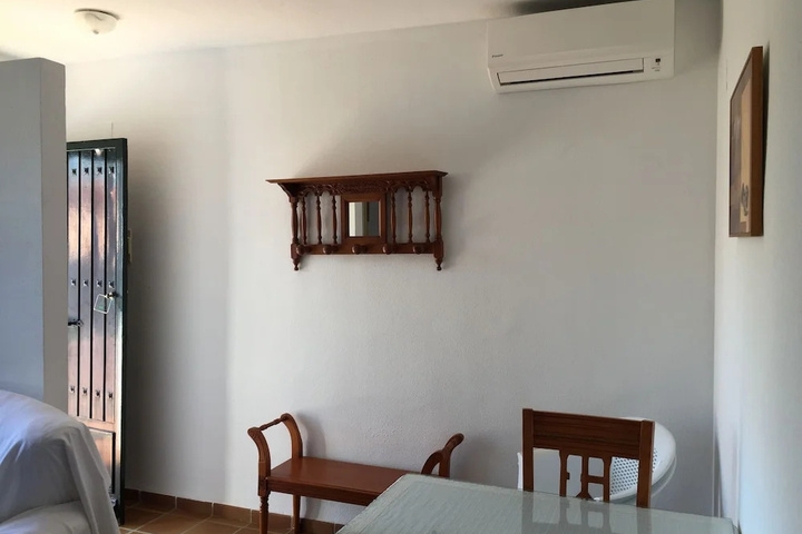 Room 9 of 26