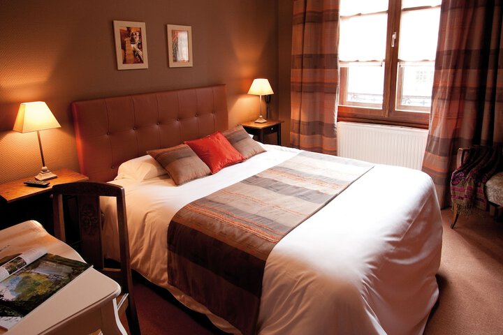 Room 32 of 147