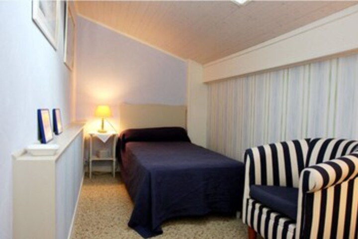 Room 15 of 24