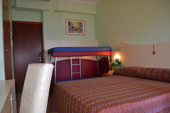 Room 10 of 48