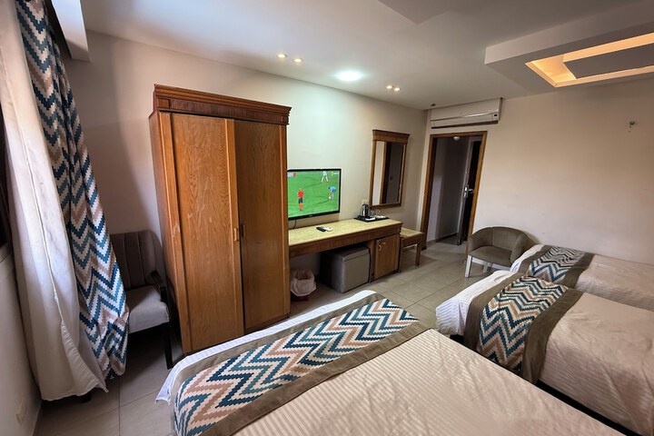 Room 12 of 36