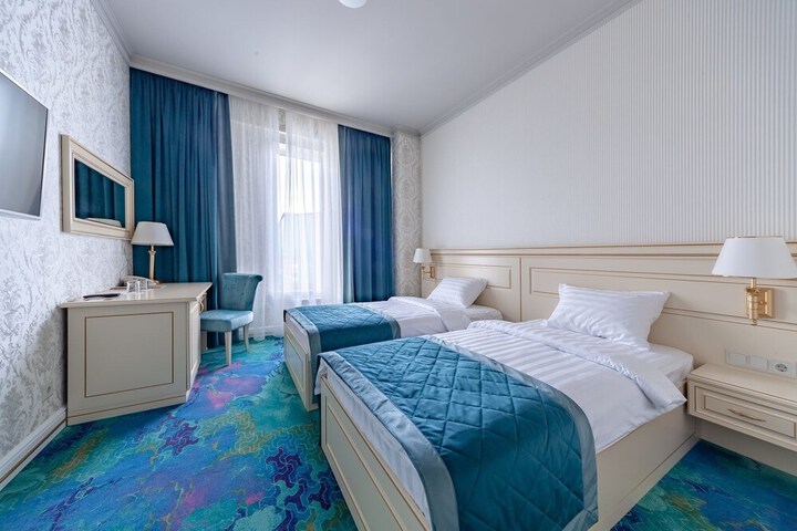 Room 6 of 40