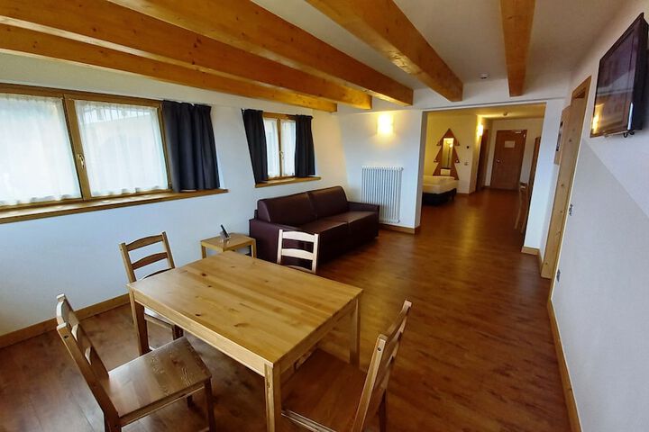 Room 15 of 83