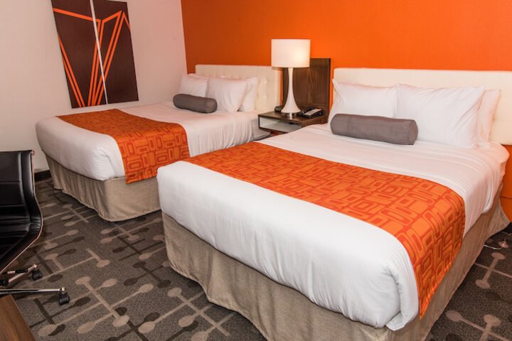 1 Queen Bed (1 of 16)