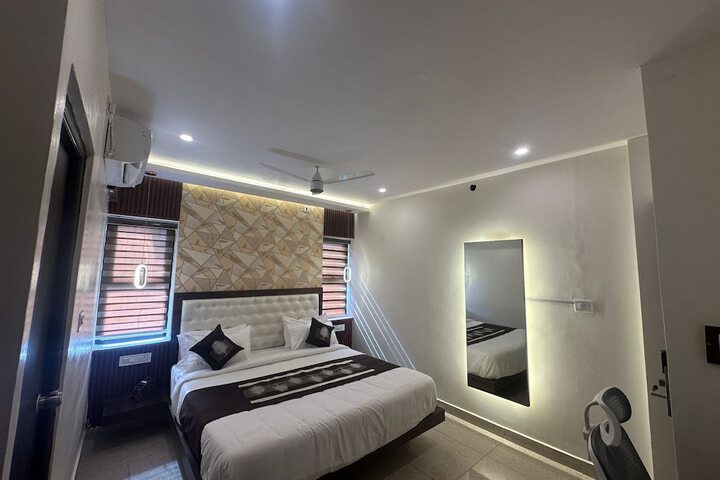 Room 12 of 30