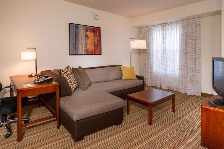 Deluxe Studio Queen Bed Sofa (6 of 12)
