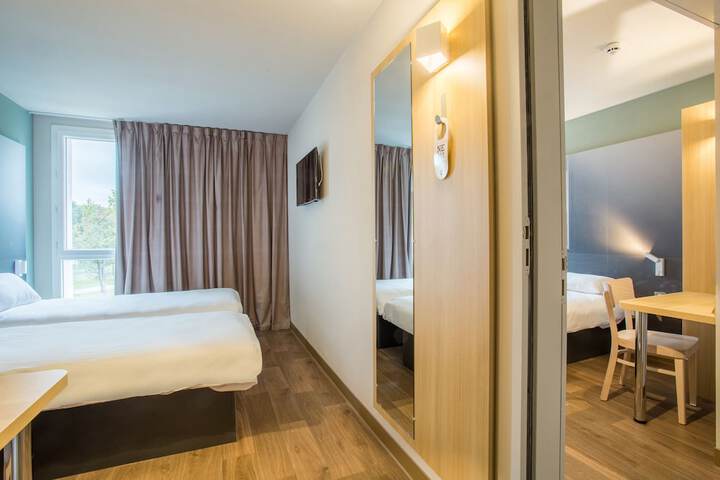 Room 9 of 47