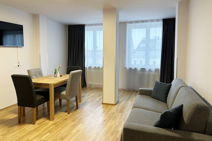 Room 51 of 77