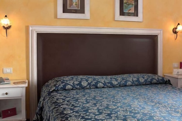 Room 8 of 24