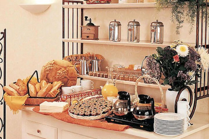 Breakfast/Coffee Service 32 of 46