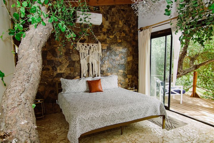 Room 4 of 79