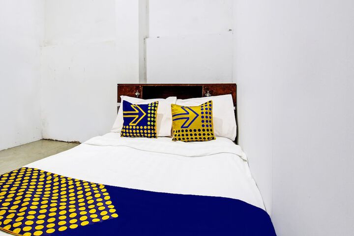 Room 12 of 27