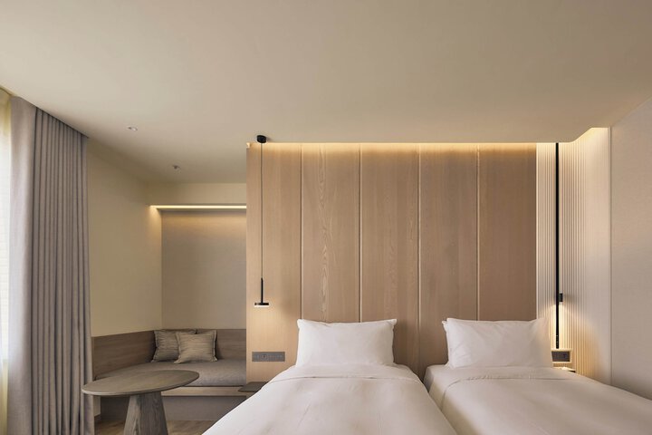 Room 9 of 62
