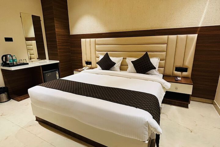 Room 4 of 28