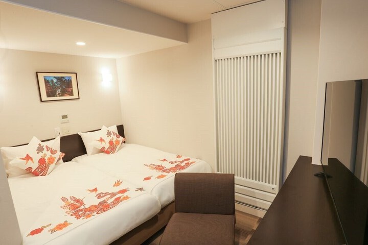 Room 15 of 40