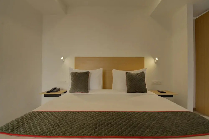 Room 3 of 16