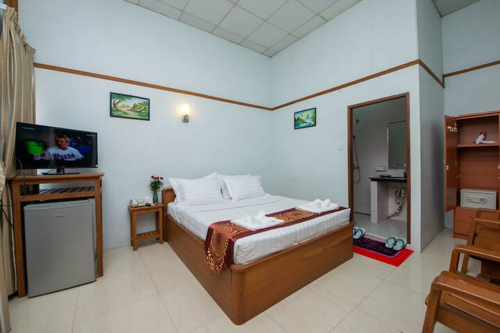 Room 33 of 47