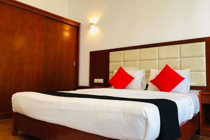 Room 4 of 16
