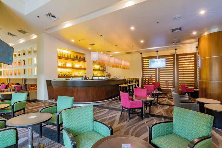 Lounge 36 of 44