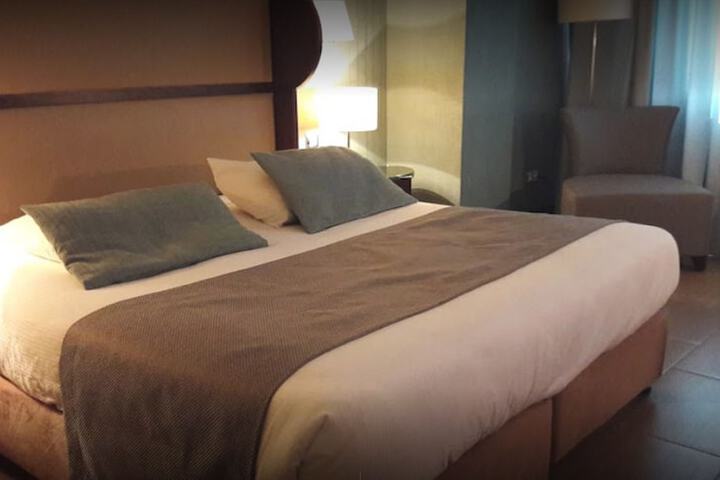Room 8 of 38