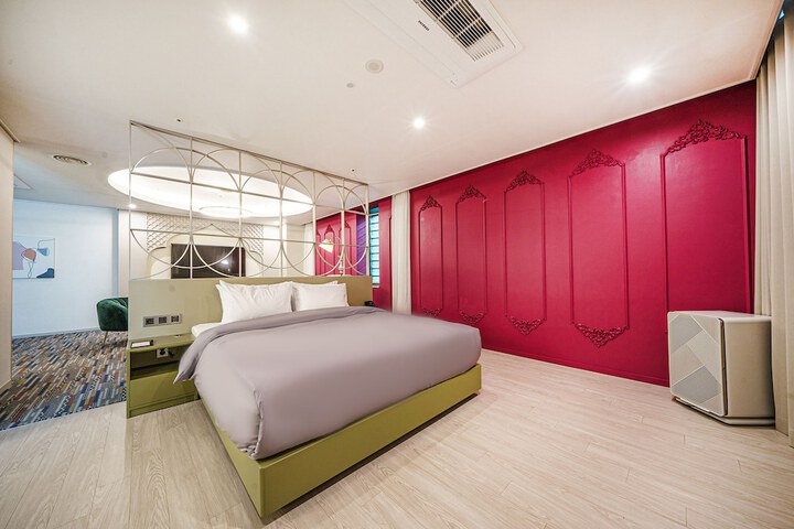 Room 15 of 94