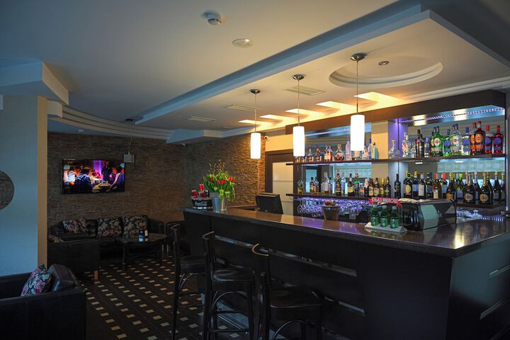 Lounge 49 of 65