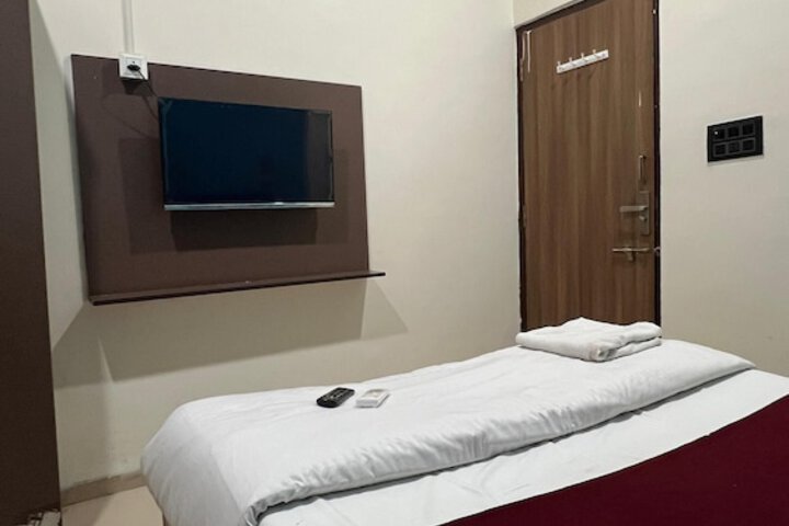 Room 9 of 11