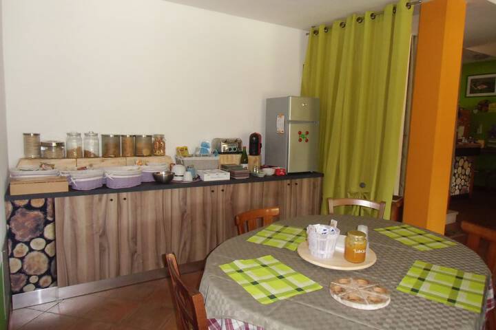 Breakfast/Coffee Service 19 of 25