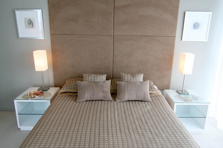 Room 3 of 94