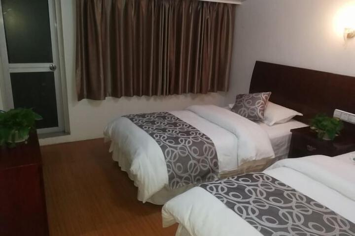 Room 18 of 36