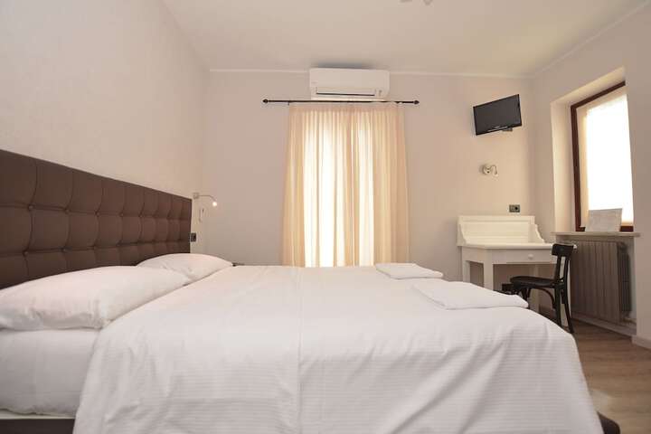 Room 14 of 66