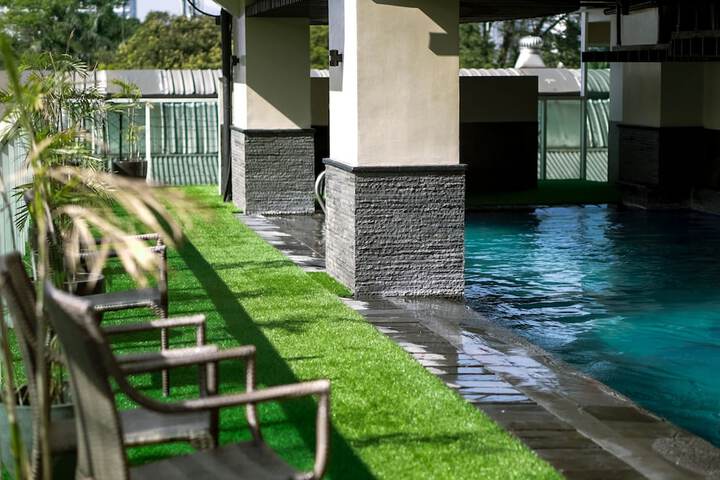 Pools & Facilities