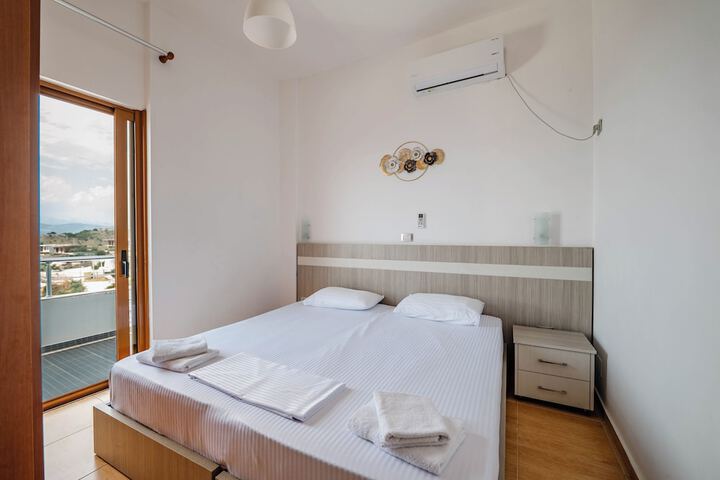 Room 2 of 25