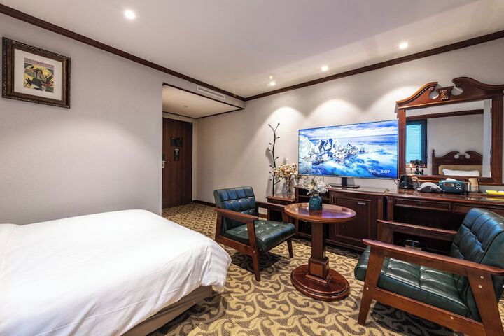 Room 27 of 100