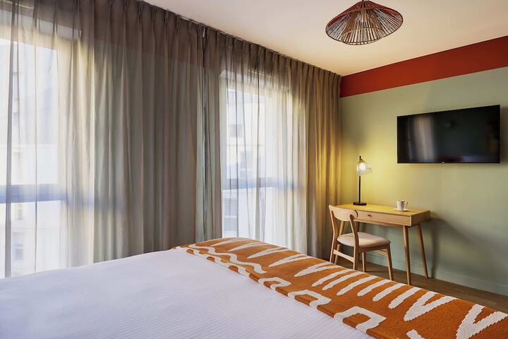 Room 27 of 62