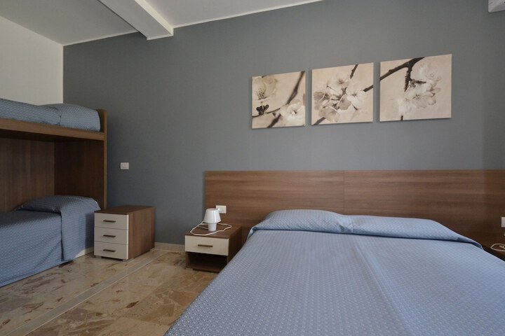 Room 6 of 49
