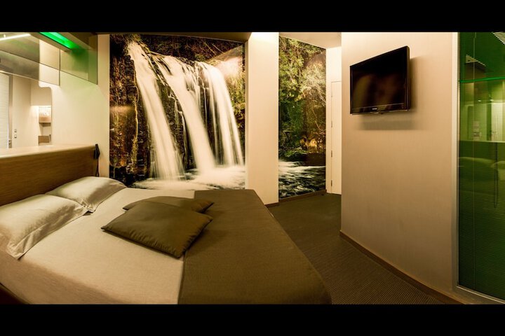 Room 12 of 95