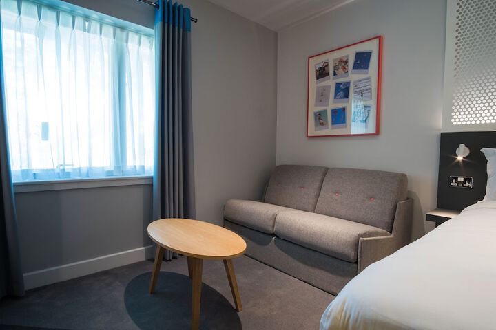 Room 16 of 32
