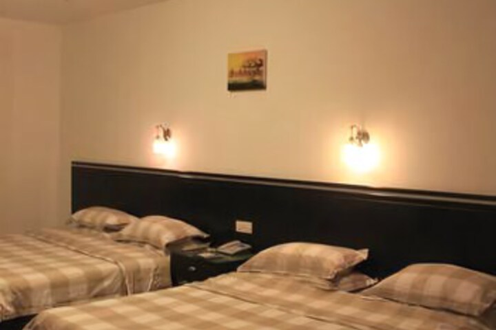 Room 7 of 8