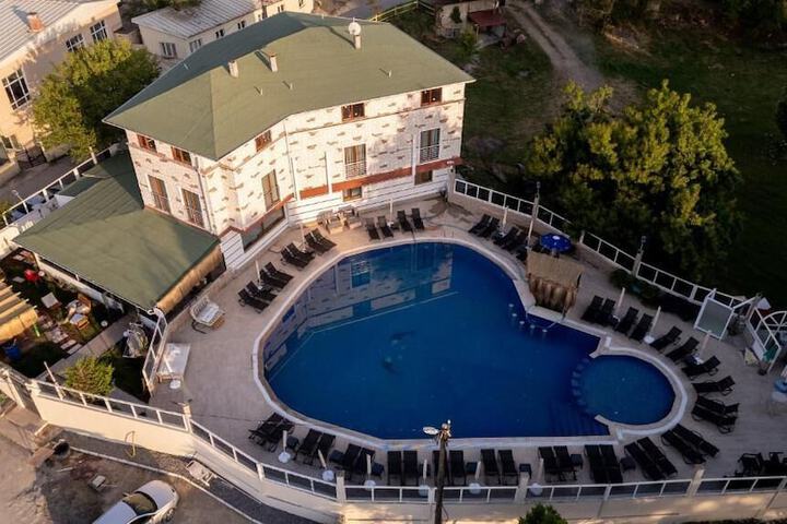 Pool 19 of 27