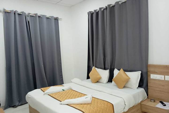 Room 8 of 11